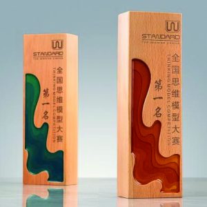 Alternative view of Wooden Crest